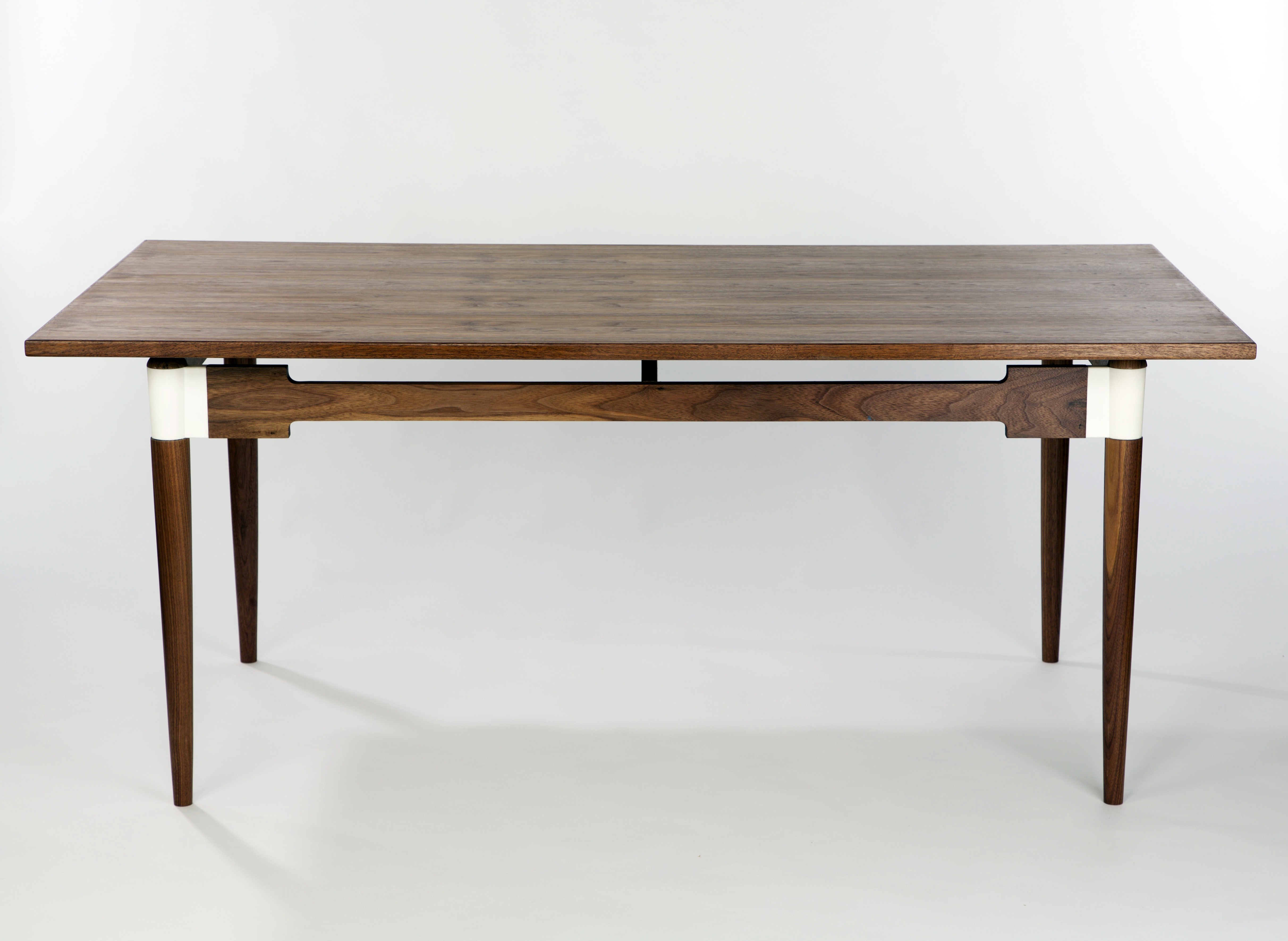 Saul dining table