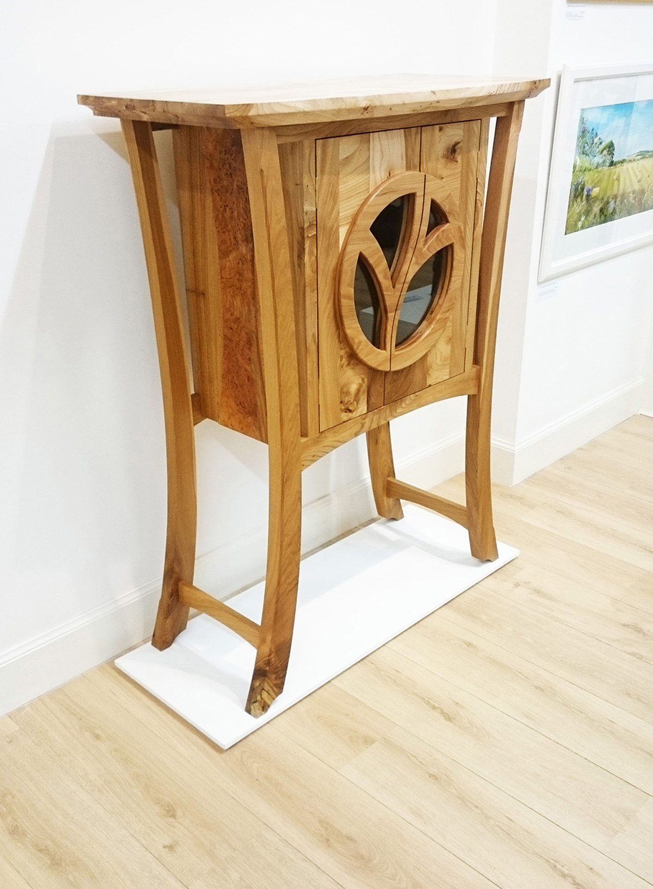 Tom Cooper Furniture />
              </div>
              <div class=