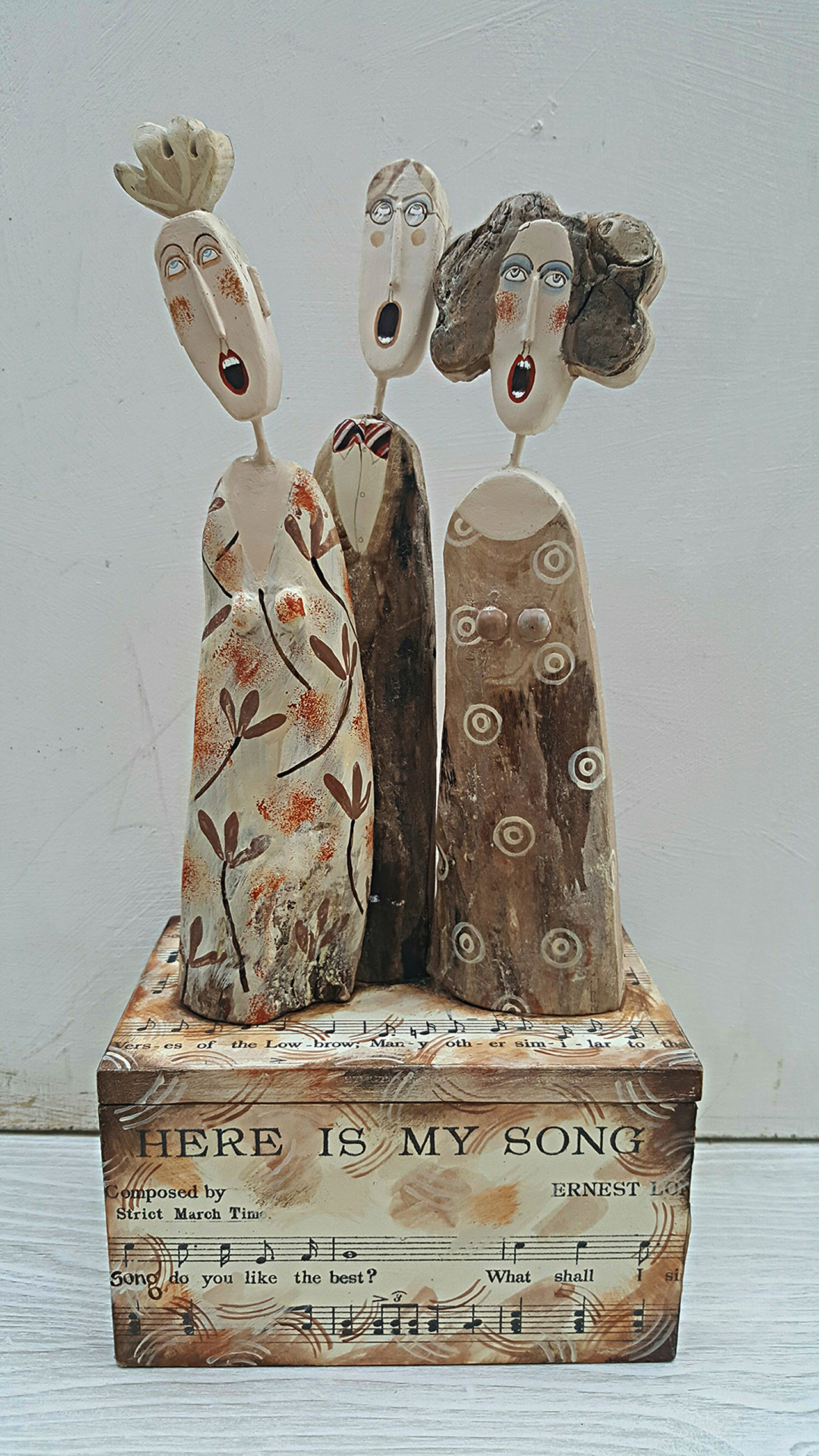 Lynn Muir Sculpture />
              </div>
              <div class=